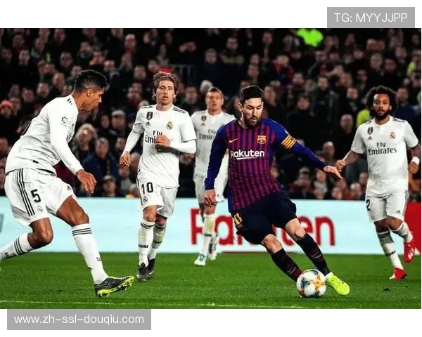 西甲争冠格局胶着,巴萨7连胜领跑,皇马紧随其后。 西甲争冠格局胶着,巴萨7连胜领跑,皇马紧随其后。