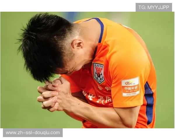 绝平球进网后,VAR确认进球有效手势 绝平球进网后,VAR确认进球有效手势